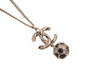 Load image into Gallery viewer, 極美品 CHANEL シャネル ネックレス B19刻印 ココマーク ぶら下がり ボール ラインストーン ゴールド ブラック 中古 56766