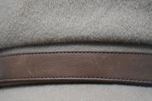 Load image into Gallery viewer, 極美品 CHROME HEARTS クロムハーツ ガンスリンガーベルトキャスケット GUMP FBRC サイズ56 ベージュ ゴールド金具 中古 56773