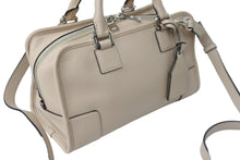 Load image into Gallery viewer, LOEWE ロエベ 2WAYハンドバッグ アマソナ28 アナグラム レザー ベージュ シルバー金具 美品 中古 56863