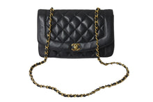 Load image into Gallery viewer, 極美品 CHANEL シャネル ショルダーバッグ ダイアナ 25 2番台 ラムスキン ブラック ゴールド金具 中古 56888
