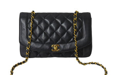 Load image into Gallery viewer, 極美品 CHANEL シャネル ショルダーバッグ ダイアナ 25 2番台 ラムスキン ブラック ゴールド金具 中古 56888