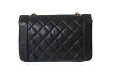 Load image into Gallery viewer, 極美品 CHANEL シャネル ショルダーバッグ ダイアナ 25 2番台 ラムスキン ブラック ゴールド金具 中古 56888