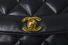 Load image into Gallery viewer, 極美品 CHANEL シャネル ショルダーバッグ ダイアナ 25 2番台 ラムスキン ブラック ゴールド金具 中古 56888