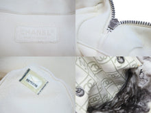 Load image into Gallery viewer, CHANEL シャネル チェーンショルダーバッグ ムートンファー ココマーク 8番台 2003年 ホワイト ブラウン シルバー 美品 中古 56889