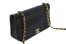 Load image into Gallery viewer, CHANEL シャネル マトラッセ チェーン ショルダーバッグ 4番台 ラムスキン フルフラップ ブラック ゴールド金具 美品 中古 56911