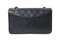 Load image into Gallery viewer, CHANEL シャネル マトラッセ チェーン ショルダーバッグ 4番台 ラムスキン フルフラップ ブラック ゴールド金具 美品 中古 56911