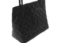 Load image into Gallery viewer, CHANEL シャネル 復刻トート 6番台 ハンドバッグ トート ココマーク キャビアスキン ブラック シルバー金具 美品 中古 56918
