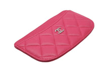 Load image into Gallery viewer, CHANEL シャネル マトラッセ カードケース 19番台 ピンク カーフスキン ココマーク ロゴ 小物入れ シルバー金具 美品 中古 56929