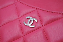 Load image into Gallery viewer, CHANEL シャネル マトラッセ カードケース 19番台 ピンク カーフスキン ココマーク ロゴ 小物入れ シルバー金具 美品 中古 56929