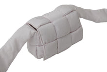 Load image into Gallery viewer, 極美品 BOTTEGAVENETA ボッテガヴェネタ 22SS イントレチャート ミニキャンディ パデットカセット バッグ ピンク 中古 56930