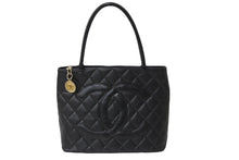 Load image into Gallery viewer, 極美品 CHANEL シャネル キャビアスキン 復刻 トートバッグ 7番台 ハンドバッグ ブラック ココマーク ロゴ ゴールド金具 中古 56945