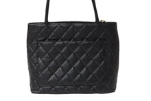 Load image into Gallery viewer, 極美品 CHANEL シャネル キャビアスキン 復刻 トートバッグ 7番台 ハンドバッグ ブラック ココマーク ロゴ ゴールド金具 中古 56945