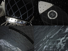 Load image into Gallery viewer, 極美品 CHANEL シャネル ロケット モチーフ ツイード トートバッグ 24番台 ブラック ラメ ココマーク チェーン A94656 中古 56985