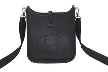 Load image into Gallery viewer, 新品同様 HERMES エルメス ショルダーバッグ エヴリンTPM トリヨンクレマンス ブラック U刻印 シルバー金具 中古 57112