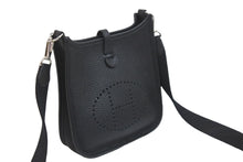 Load image into Gallery viewer, 新品同様 HERMES エルメス ショルダーバッグ エヴリンTPM トリヨンクレマンス ブラック U刻印 シルバー金具 中古 57112
