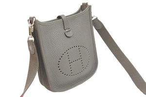 新品同様 HERMES エルメス ショルダーバッグ エヴリンTPM トリヨンクレマンス エタン □Q刻印 シルバー金具 中古 57123