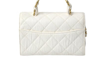 Load image into Gallery viewer, 極美品 CHANEL シャネル マトラッセ チェーン ショルダーバッグ 31番台 2WAY ホワイト トップハンドル ココマーク 中古 57139