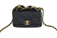 Load image into Gallery viewer, 極美品 CHANEL シャネル 2way ショルダーバッグ ミニ マトラッセ 31番台 ブラック ラムスキン ゴールド金具 中古 57143