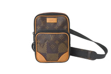 Load image into Gallery viewer, LOUIS VUITTON ルイヴィトン N40379 NIGO ダミエジャイアント アマゾン スリングバッグ 2020年 ブラウン 美品 中古 57146