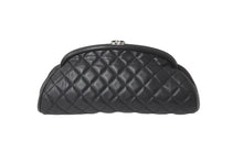 Load image into Gallery viewer, CHANEL シャネル マトラッセ がま口 クラッチバッグ ポーチ 11番台 ブラック ラムスキン シルバー金具 美品 中古 57174