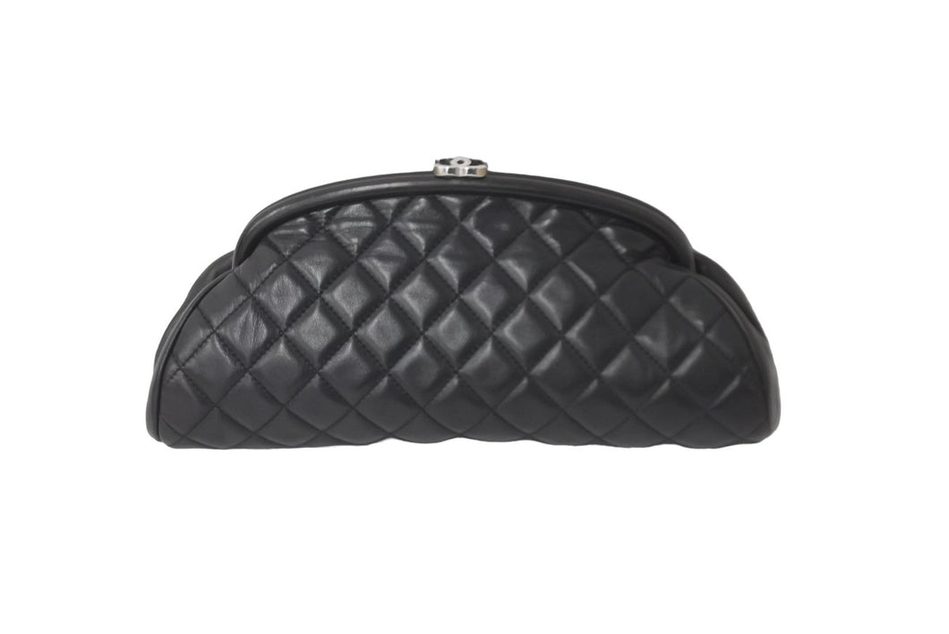 CHANEL シャネル マトラッセ がま口 クラッチバッグ ポーチ 11番台 ブラック ラムスキン シルバー金具 美品 中古 57174