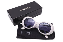 Load image into Gallery viewer, CHANEL シャネル サングラス ココマーク オーバル レンズロゴ 01947 10601 ホワイト ゴールド金具 美品 中古 57195