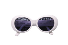 Load image into Gallery viewer, CHANEL シャネル サングラス ココマーク オーバル レンズロゴ 01947 10601 ホワイト ゴールド金具 美品 中古 57195