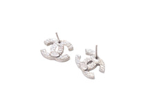 Load image into Gallery viewer, CHANEL シャネル ピアス 両耳 ココマーク 07V刻印 2007年 定番モデル ラインストーン SV シルバー 2g レディース 美品 中古 57207