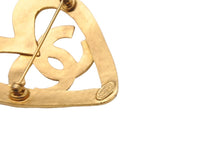 Load image into Gallery viewer, CHANEL シャネル ブローチ ハートモチーフ ココマーク 95P刻印 1995年 スプリングコレクション GP ゴールド金具 美品 中古 5720