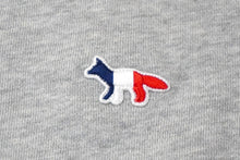 Load image into Gallery viewer, 未使用 メゾンキツネ MAISON KITSUNE パ―カー 2023SS グレー トリコロールパッチ タグ付き 中古 57281