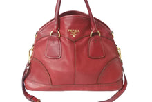 Load image into Gallery viewer, PRADA プラダ 2WAY ハンドバッグ ショルダーバッグ ロゴ レザー レッド ゴールド金具 ユニセックス 良品 中古 57303
