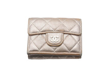 Load image into Gallery viewer, CHANEL シャネル 三つ折り財布 コインケース マトラッセ ココマーク ゴールド 30番台 ゴールド金具 良品 中古 57309