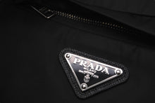 Load image into Gallery viewer, 新品同様 PRADA プラダ マフラー リナイロン トライアングルロゴ ブラック ウール UMS354 中古 57316