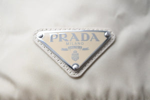 PRADA プラダ RE-NYLON バケットハット ロゴ プレート ナイロン 帽子 1HC137 ベージュ サイズL 美品 中古 57326