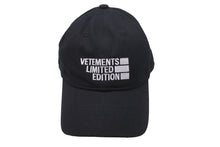 画像をギャラリービューアに読み込む, VETEMENTS ヴェトモン ベースボールキャップ 帽子 UE51CA700B 2021年春夏 コットン ブラック ホワイト ロゴ 美品 中古 57330 