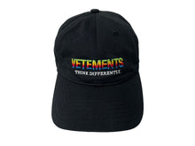 画像をギャラリービューアに読み込む, 極美品 VETEMENTS ヴェトモン キャップ Think Differently ブラック マルチカラー コットン UE51CA400B 中古 57331 