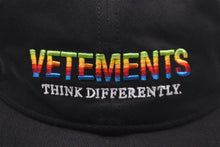 画像をギャラリービューアに読み込む, 極美品 VETEMENTS ヴェトモン キャップ Think Differently ブラック マルチカラー コットン UE51CA400B 中古 57331 