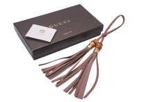 Load image into Gallery viewer, 新品同様 GUCCI グッチ バンブー タッセルチャーム フリンジ キーホルダー バッグチャーム レザー ピンクベージュ 中古 57396