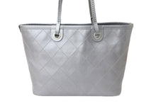 Load image into Gallery viewer, CHANEL シャネル トートバッグ シルバー ココマーク 20番台 キャビアスキン シルバー金具 美品 中古 57415