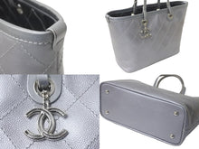 Load image into Gallery viewer, CHANEL シャネル トートバッグ シルバー ココマーク 20番台 キャビアスキン シルバー金具 美品 中古 57415