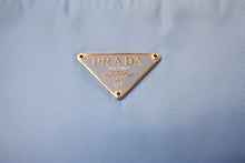 Load image into Gallery viewer, PRADA プラダ テスート ナイロン アクセサリーポーチ 水色 MV633 ハンドバッグ トライアングルロゴ ミニバッグ 美品 中古 57462