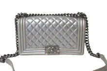 Load image into Gallery viewer, CHANEL シャネル ショルダーバッグ ボーイシャネル ココマーク 19番台 シルバー ラムスキン メタリック金具 美品 中古 57492