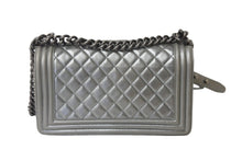 Load image into Gallery viewer, CHANEL シャネル ショルダーバッグ ボーイシャネル ココマーク 19番台 シルバー ラムスキン メタリック金具 美品 中古 57492