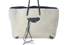 Load image into Gallery viewer, BALENCIAGA バレンシアガ トートバッグ ムートン レザー 671404 バルベススモール ホワイト ブラック シルバー金具 美品 中古 57519