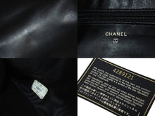 Load image into Gallery viewer, CHANEL シャネル ポーチ 化粧ポーチ キャビアスキン ココマーク 4番台 ブラック ゴールド金具 美品 中古 57551