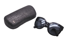 Load image into Gallery viewer, CHANEL シャネル サングラス アイウェア ココマーク ウェリントン型 53□23 140 プラスチック ブラック シルバー 美品 中古 57611
