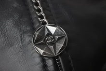 Load image into Gallery viewer, CHANEL シャネル チェーンリュック デイパック ココマーク マトラッセ 17番台 2013 ラムスキン ブラック シルバー 美品 中古 57630