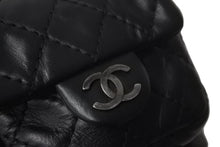 Load image into Gallery viewer, CHANEL シャネル チェーンリュック デイパック ココマーク マトラッセ 17番台 2013 ラムスキン ブラック シルバー 美品 中古 57630