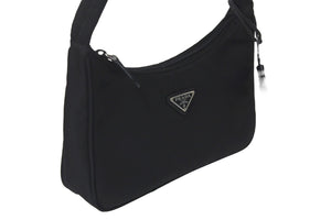 極美品 PRADA プラダショルダーバッグ ホーボー RE-EDITION 1NE515 ナイロン ブラック シルバー金具 中古 57631 
