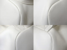Load image into Gallery viewer, CHANEL シャネル チェーンリュック デイパック ココマーク AS2908 マトラッセ ラムスキン ホワイト ゴールド金具 美品 中古 57632